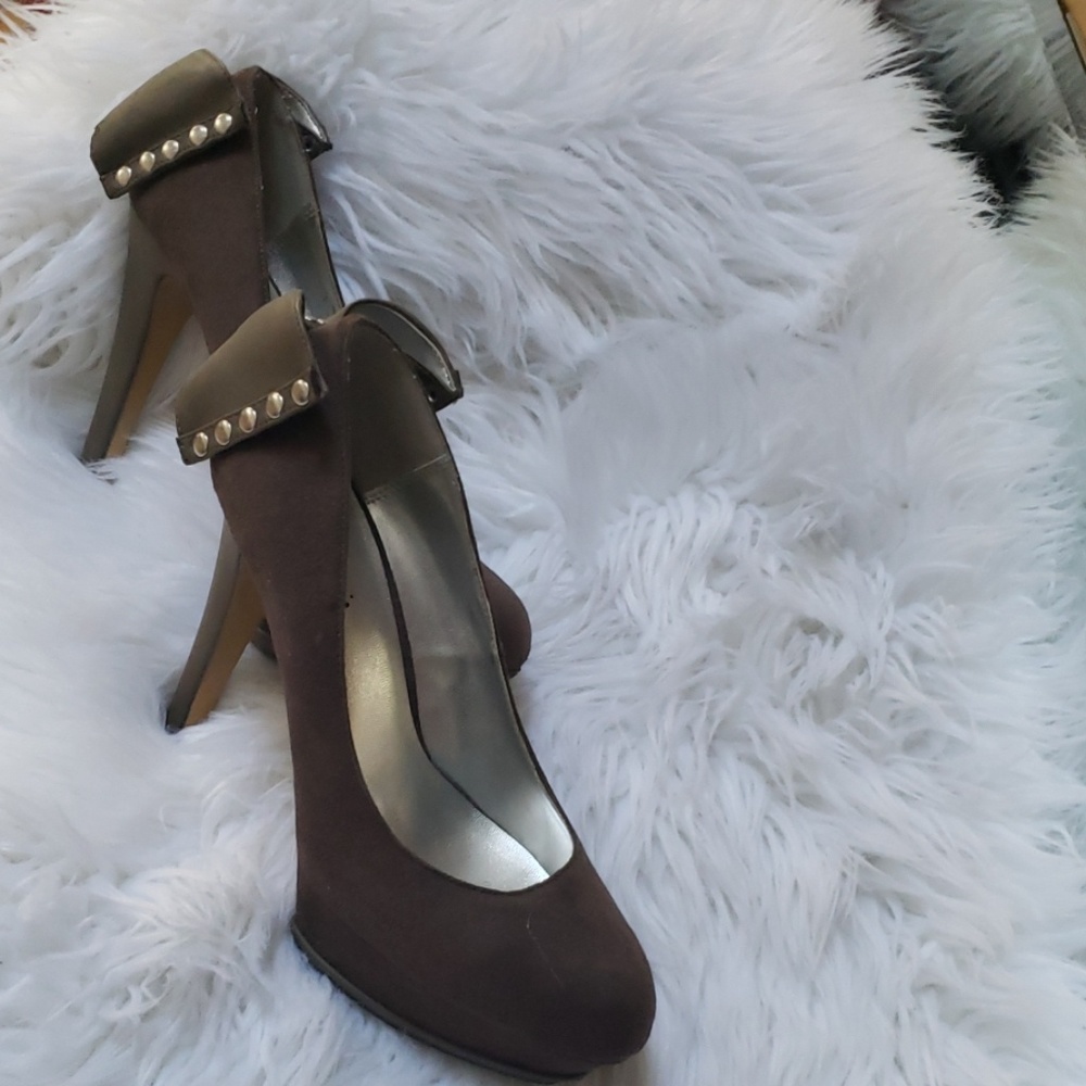 Olive Platform Microfiber Pumps